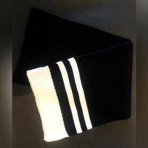 Suzy Shier 100% Acrylic Black and White Knit Winter Scarf